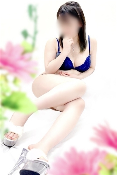 肨
